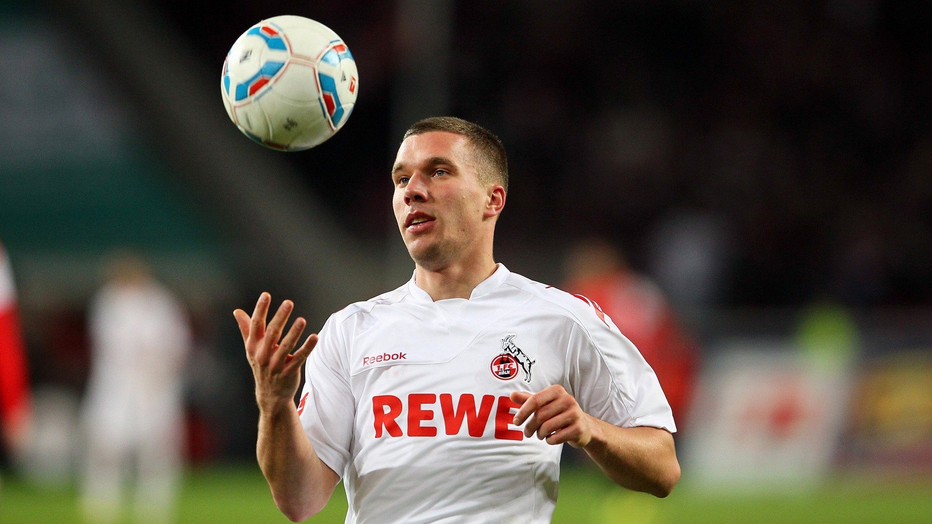 葡萄牙骑手玛丽亚·卡埃塔诺在2024年葡萄牙盛装舞步锦标赛中获得个人赛第四名，展现坚韧精神。