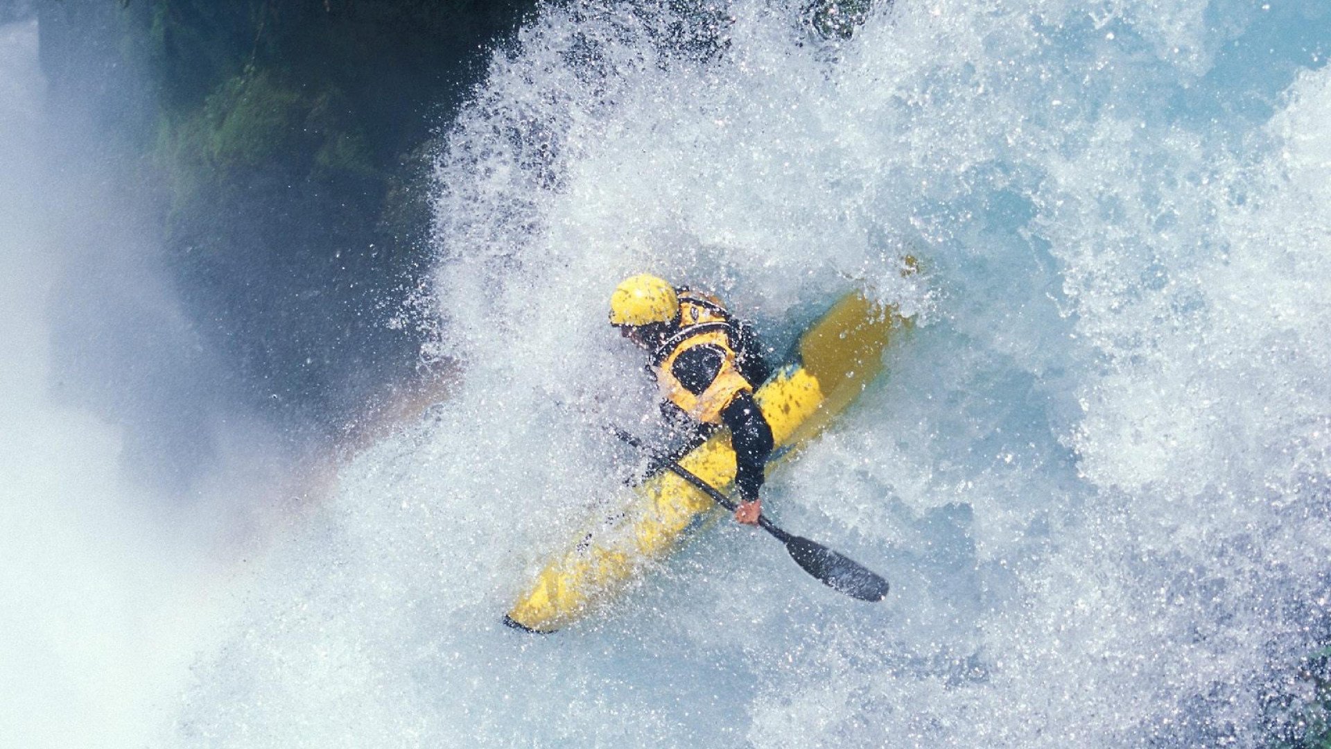 西甲:皇马在国家德比中击败巴萨,争冠悬念再升温,皇马7个月后终登西甲榜首
